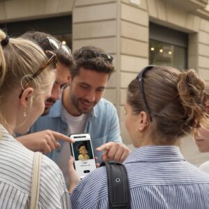 A group of friends play the Sherlock city game on a smartphone on a street in Utrecht.